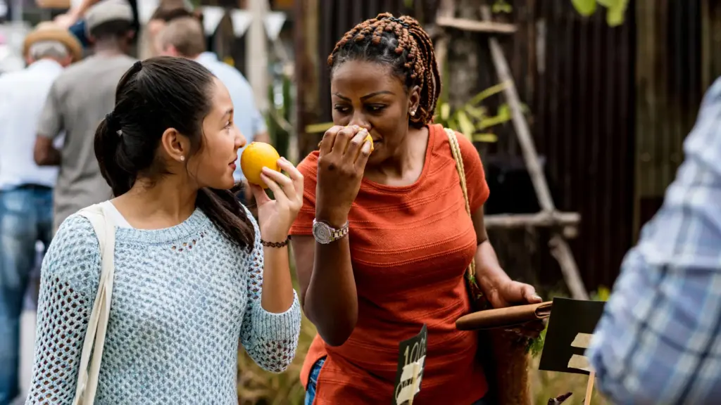 Sampling fresh citrus at a local market, a simple moment of everyday life and flavor